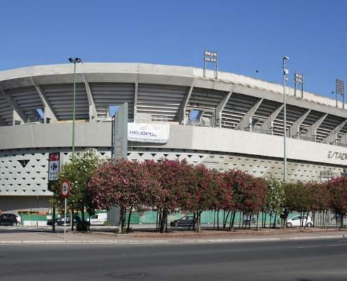 8 asociaciones de vecinos se oponen a la construcción de un espacio comercial junto al estadio del Betis