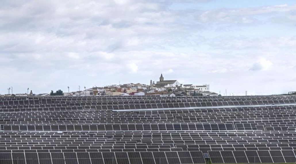 Proteger los suelos agrarios y paisajísticos de nuestros pueblos, de la expansión desordenada de las fotovoltaicas y eólicas.