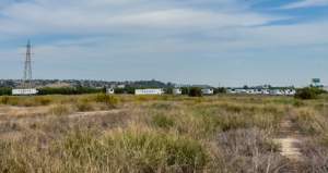 Se ordena el desmontaje de la campa de camiones ilegal en la vega de Palomares del Río Se ordena el desmontaje de la campa de camiones ilegal en la vega de Palomares del Río