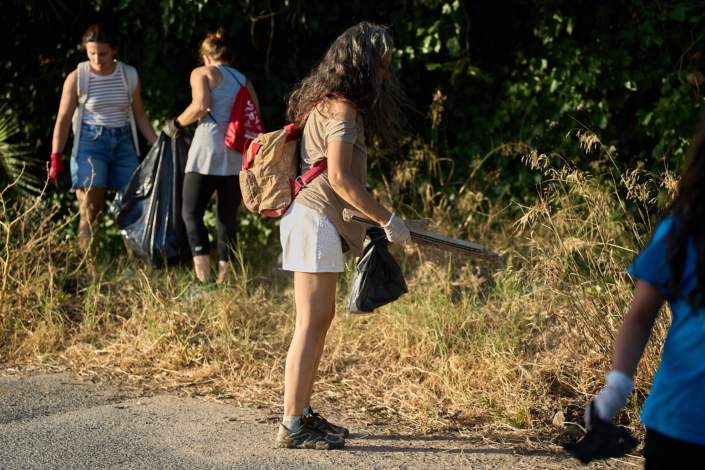 A7409697 Imágenes de la actividad de limpieza de parques en Palomares del Río