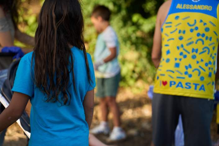 A7409702 Imágenes de la actividad de limpieza de parques en Palomares del Río