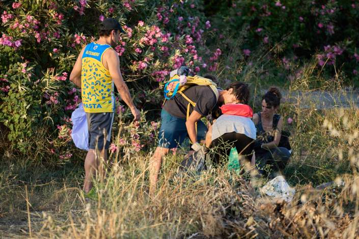 A7409794 Imágenes de la actividad de limpieza de parques en Palomares del Río