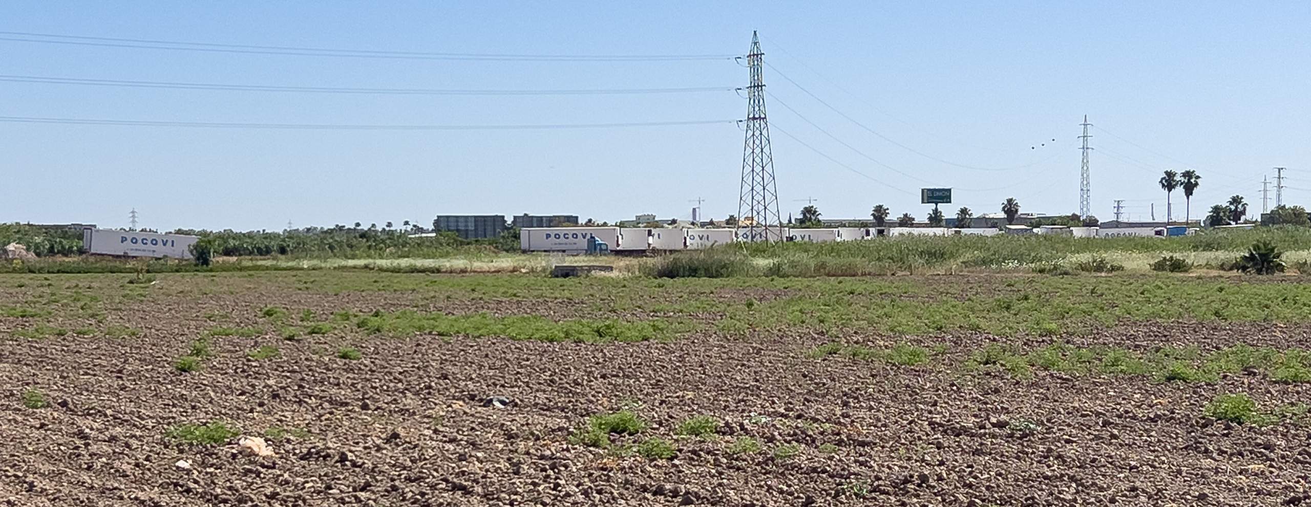 Palomares del Río: El Ayuntamiento sigue pendiente de desalojar la campa con camiones de POCOVI